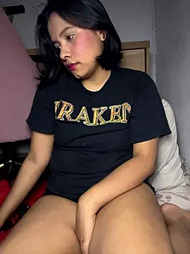 Ninabrunette18 online show from January 13, 7:13 am