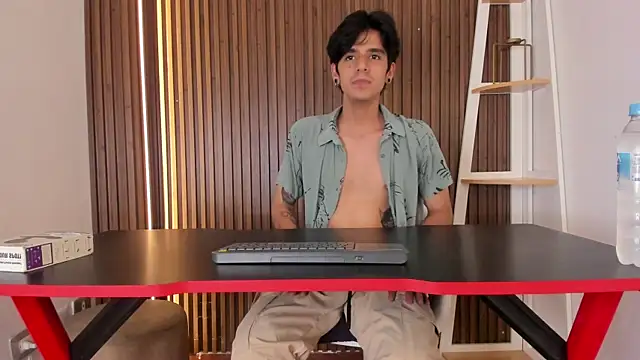 Snapshot of saul_novak chatting on January 3, 8:43 pm saul novak online show from January 3, 8:43 pm