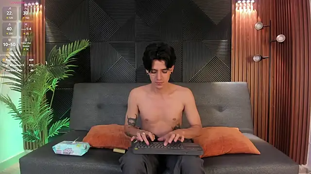 Snapshot of saul_novak chatting on January 14, 1:26 am saul novak online show from January 14, 1:26 am