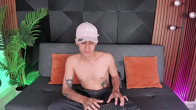 Snapshot of saul_novak chatting on January 20, 8:18 pm saul novak online show from January 20, 8:18 pm