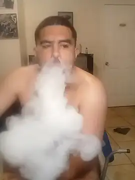 Snapshot of k1oudE chatting on October 25, 5:15 am k1oudE online show from October 25, 5:15 am