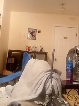 Snapshot of k1oudE chatting on November 18, 5:12 am k1oudE online show from November 18, 5:12 am