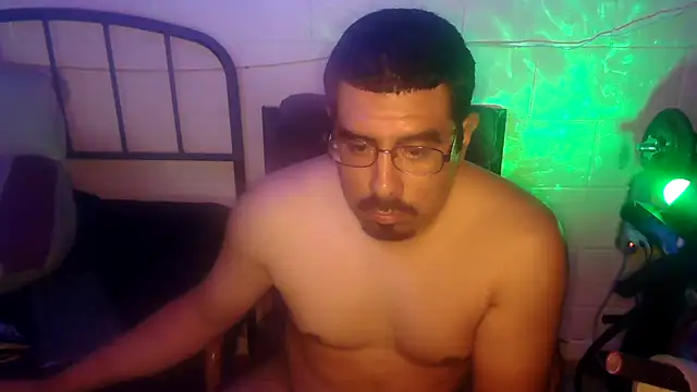 Snapshot of k1oudE chatting on July 30, 8:02 am k1oudE online show from July 30, 8:02 am