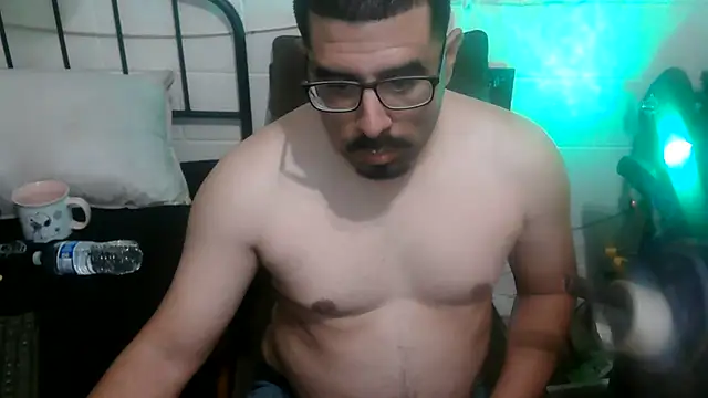 Snapshot of k1oudE chatting on August 4, 8:55 pm k1oudE online show from August 4, 8:55 pm
