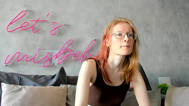 Snapshot of ElizabethHarpper chatting on February 8, 7:59 am ElizabethHarpper online show from February 8, 7:59 am