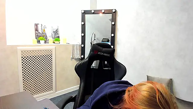 Snapshot of ElizabethHarpper chatting on February 12, 11:18 am ElizabethHarpper online show from February 12, 11:18 am