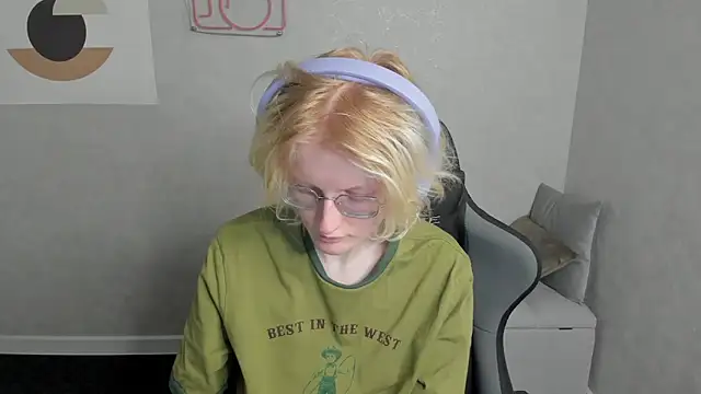 Snapshot of ElizabethHarpper chatting on September 16, 12:55 am ElizabethHarpper online show from September 16, 12:55 am