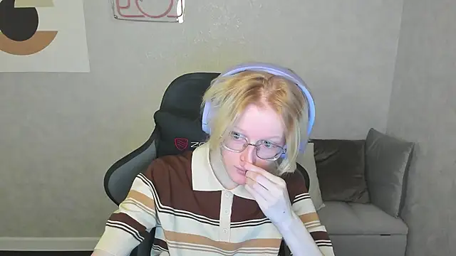 Snapshot of ElizabethHarpper chatting on September 20, 1:28 am ElizabethHarpper online show from September 20, 1:28 am