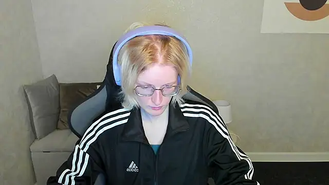 Snapshot of ElizabethHarpper chatting on September 21, 1:07 am ElizabethHarpper online show from September 21, 1:07 am