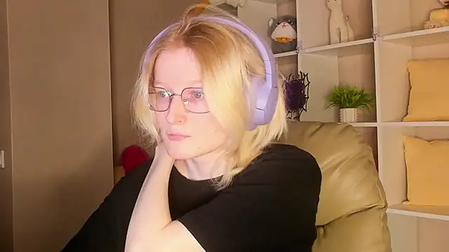 ElizabethHarpper online show from November 3, 1:08 am