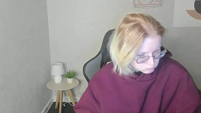 ElizabethHarpper online show from November 18, 1:11 am