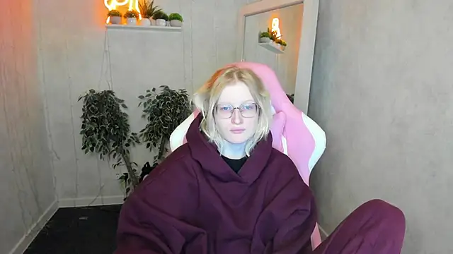 ElizabethHarpper online show from November 20, 1:39 am