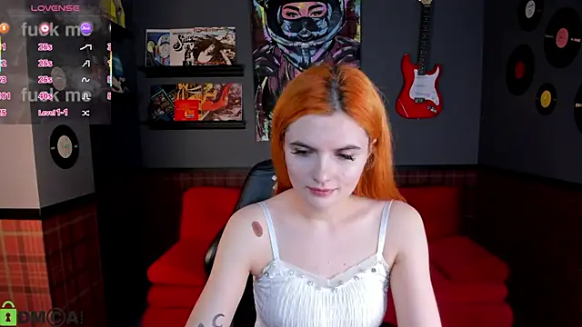 Snapshot of CharlotteMitchell chatting on November 7, 8:36 am CharlotteMitchell online show from November 7, 8:36 am