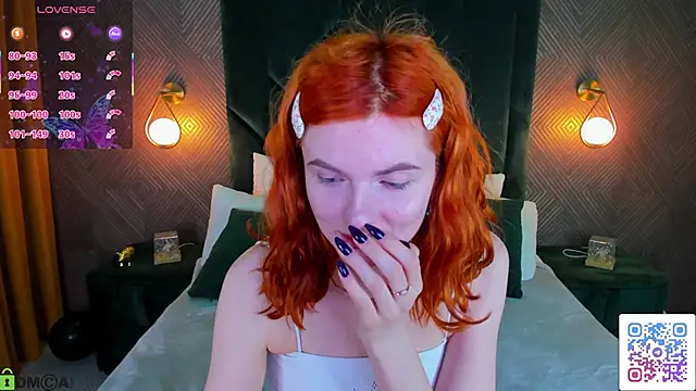 Snapshot of CharlotteMitchell chatting on November 25, 9:20 am CharlotteMitchell online show from November 25, 9:20 am