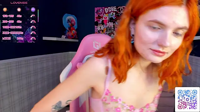 Snapshot of CharlotteMitchell chatting on November 28, 9:34 am CharlotteMitchell online show from November 28, 9:34 am