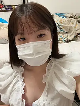 RIRI Chan  online show from August 1, 12:15 pm