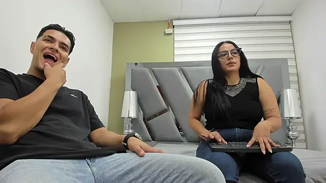 Snapshot of DAVID_VICTORIAA chatting on May 15, 1:07 pm DAVID VICTORIAA online show from May 15, 1:07 pm