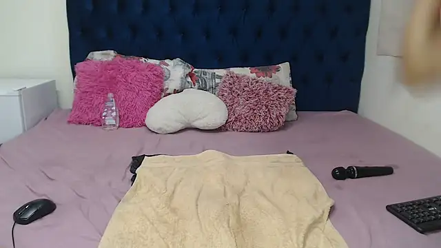 Snapshot of naughtiest_baddy chatting on March 13, 10:54 pm naughtiest baddy online show from March 13, 10:54 pm