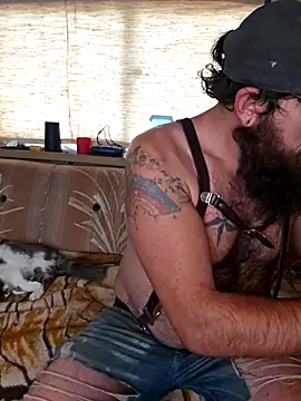 StruggleSnuggles online show from November 4, 7:02 pm