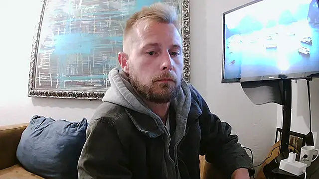 Snapshot of bjay1210 chatting on January 18, 3:09 am bjay1210 online show from January 18, 3:09 am