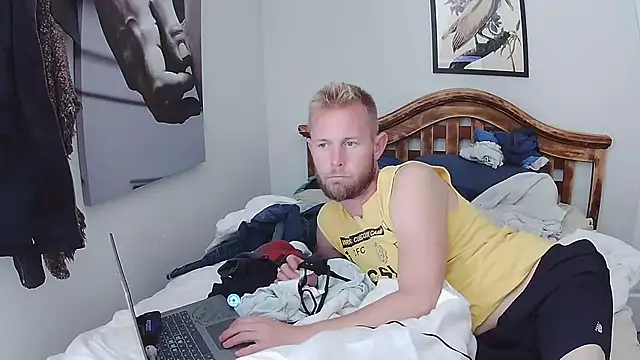 Snapshot of bjay1210 chatting on January 30, 7:37 pm bjay1210 online show from January 30, 7:37 pm