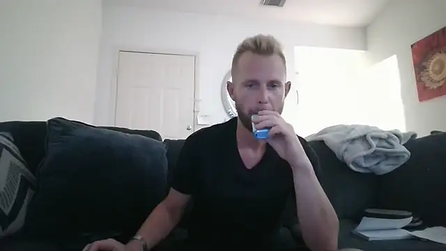 Snapshot of bjay1210 chatting on September 17, 7:54 am bjay1210 online show from September 17, 7:54 am