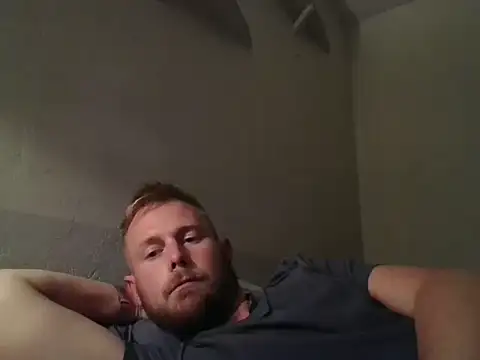 Snapshot of bjay1210 chatting on December 20, 8:54 am bjay1210 online show from December 20, 8:54 am