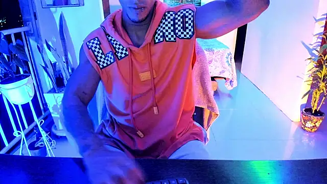 Adam Valenciia online show from November 7, 4:45 am