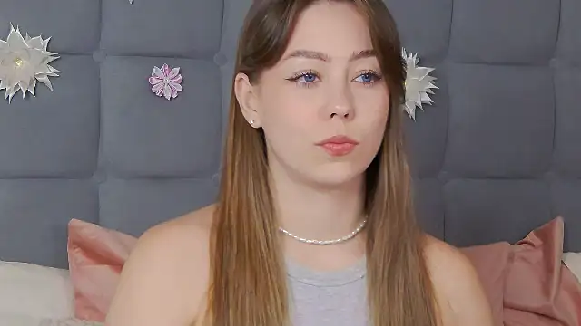 Snapshot of TheEmma chatting on July 25, 4:26 pm TheEmma online show from July 25, 4:26 pm