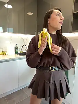 Snapshot of claraxjoyy chatting on March 6, 7:47 am claraxjoyy online show from March 6, 7:47 am