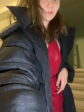 Snapshot of TheYourL chatting on January 5, 8:45 pm TheYourL online show from January 5, 8:45 pm