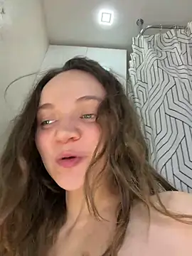 Snapshot of TheYourL chatting on February 21, 9:27 pm TheYourL online show from February 21, 9:27 pm