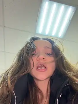 Snapshot of TheYourL chatting on March 10, 7:52 pm TheYourL online show from March 10, 7:52 pm