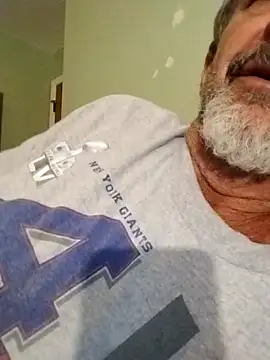 Snapshot of Cloudin_around chatting on March 2, 11:29 am Cloudin around online show from March 2, 11:29 am