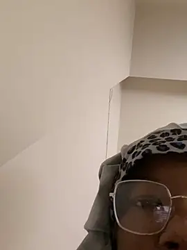 Snapshot of DamnBubbles chatting on January 15, 4:43 pm DamnBubbles online show from January 15, 4:43 pm