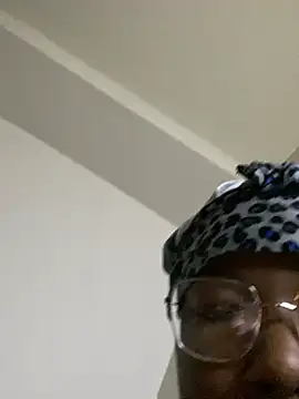 Snapshot of DamnBubbles chatting on January 16, 10:34 pm DamnBubbles online show from January 16, 10:34 pm