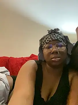 Snapshot of DamnBubbles chatting on January 25, 8:10 am DamnBubbles online show from January 25, 8:10 am