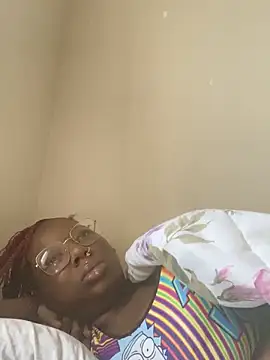 Snapshot of DamnBubbles chatting on February 7, 7:06 pm DamnBubbles online show from February 7, 7:06 pm