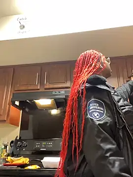 Snapshot of DamnBubbles chatting on February 9, 8:22 am DamnBubbles online show from February 9, 8:22 am