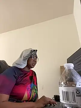 Snapshot of DamnBubbles chatting on February 10, 6:13 pm DamnBubbles online show from February 10, 6:13 pm