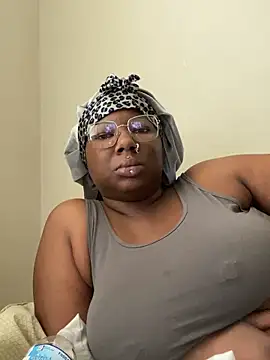 Snapshot of DamnBubbles chatting on March 15, 4:32 pm DamnBubbles online show from March 15, 4:32 pm