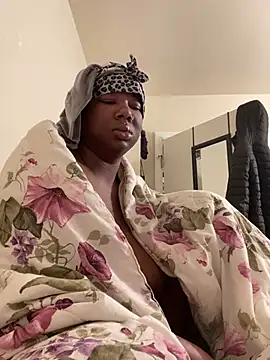 Snapshot of DamnBubbles chatting on March 18, 10:36 am DamnBubbles online show from March 18, 10:36 am