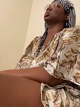 Snapshot of DamnBubbles chatting on March 20, 4:51 am DamnBubbles online show from March 20, 4:51 am