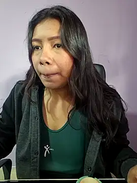 Snapshot of PaulaOrtiz_1 chatting on October 13, 1:33 pm PaulaOrtiz 1 online show from October 13, 1:33 pm