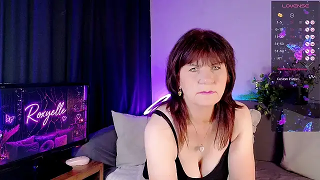 Snapshot of roxyyyrose chatting on June 16, 6:54 pm roxyyyrose online show from June 16, 6:54 pm