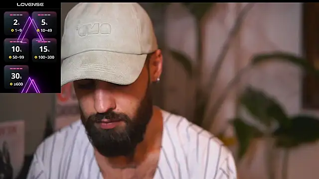 Snapshot of HairyRobxxx chatting on November 1, 3:58 pm HairyRobxxx online show from November 1, 3:58 pm