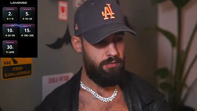 Snapshot of HairyRobxxx chatting on November 4, 4:17 pm HairyRobxxx online show from November 4, 4:17 pm