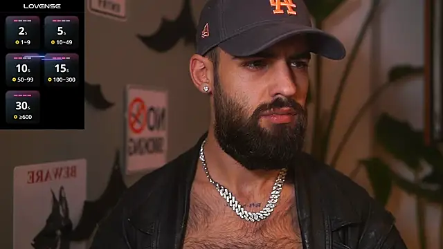 Snapshot of HairyRobxxx chatting on November 5, 8:42 pm HairyRobxxx online show from November 5, 8:42 pm