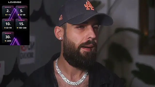 Snapshot of HairyRobxxx chatting on November 9, 9:13 pm HairyRobxxx online show from November 9, 9:13 pm