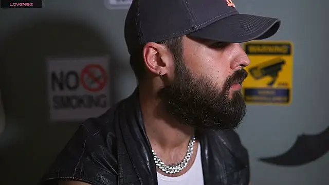 Snapshot of HairyRobxxx chatting on November 23, 4:29 pm HairyRobxxx online show from November 23, 4:29 pm